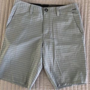 Volcom lot  4 shorts